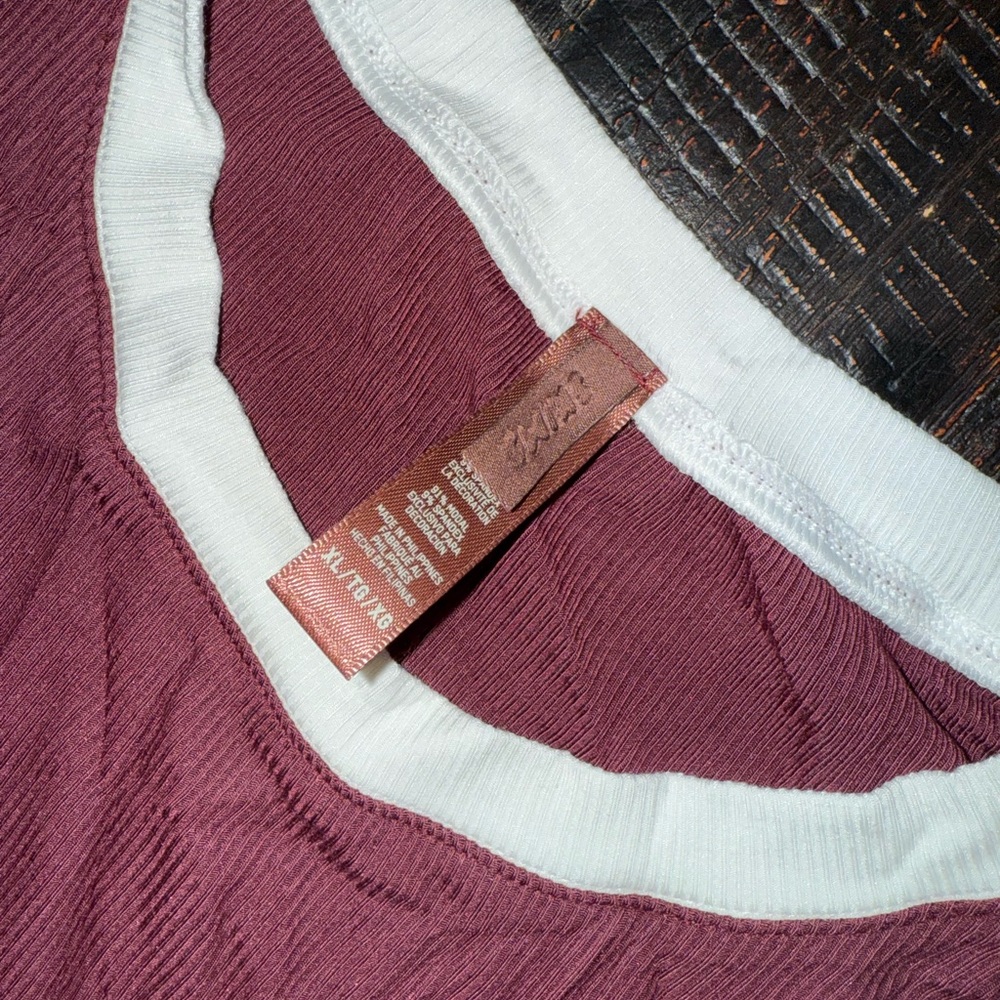 Skims Maroon Dress with White Accents - Picture 3 of 3